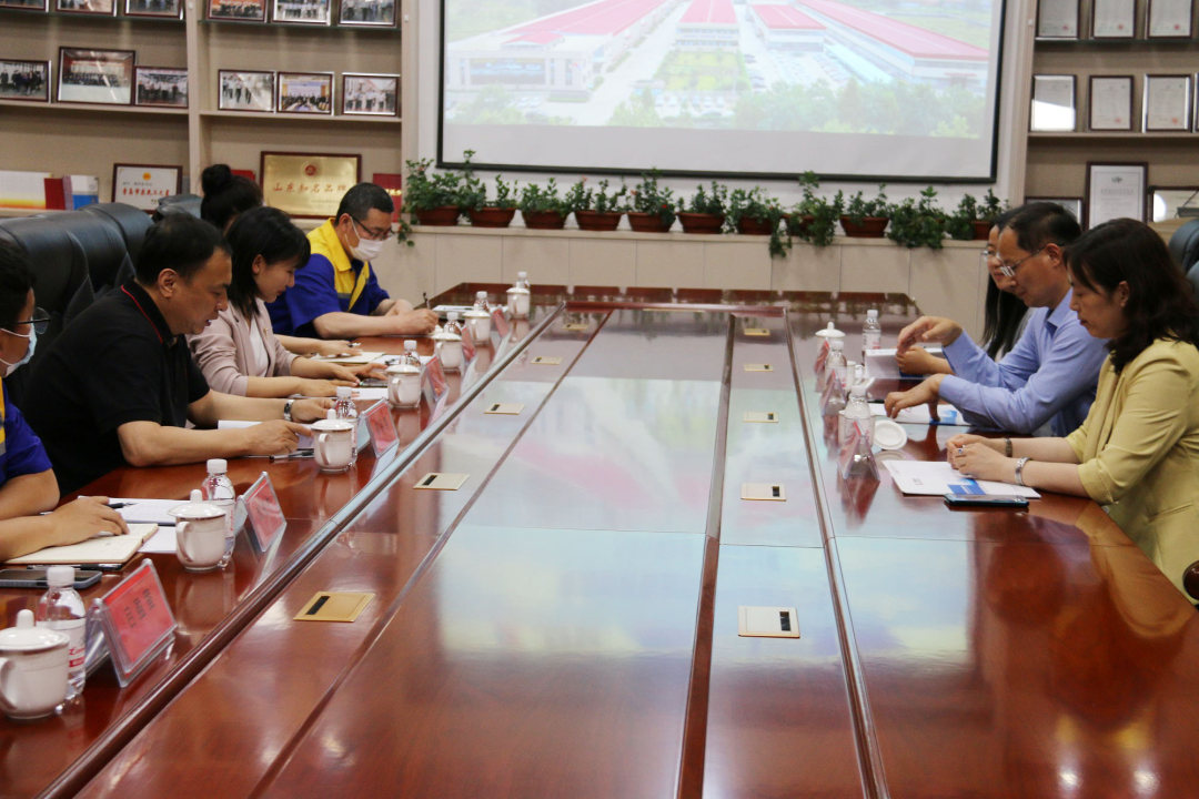 青島市科技局二級巡視員宋長虹一行蒞臨銳智調研考察