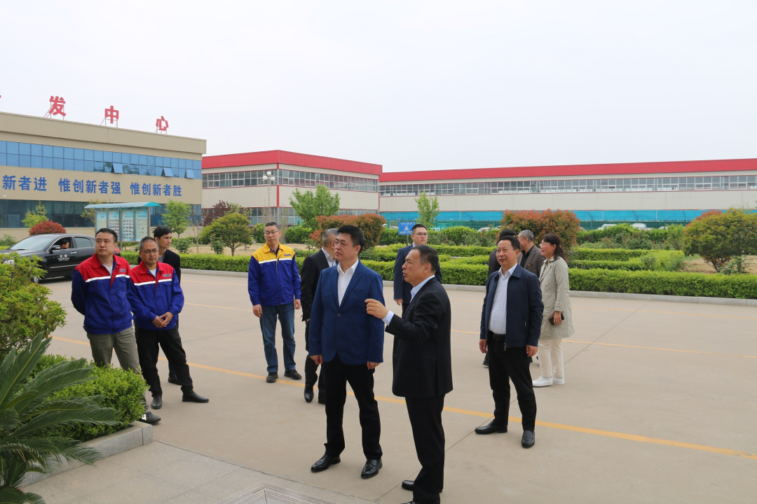 青島市政協副主席、市工商聯主席崔作一行蒞臨銳智股份調研考察 青島市政協副主席、市工商聯主席崔作一行蒞臨銳智股份調研考察