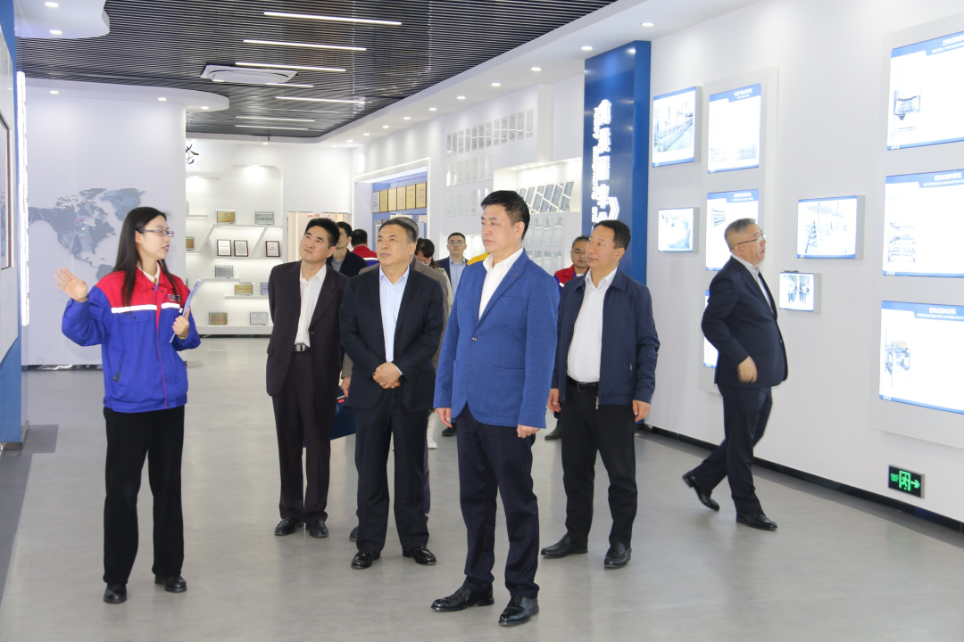 青島市政協副主席、市工商聯主席崔作一行蒞臨銳智股份調研考察 青島市政協副主席、市工商聯主席崔作一行蒞臨銳智股份調研考察
