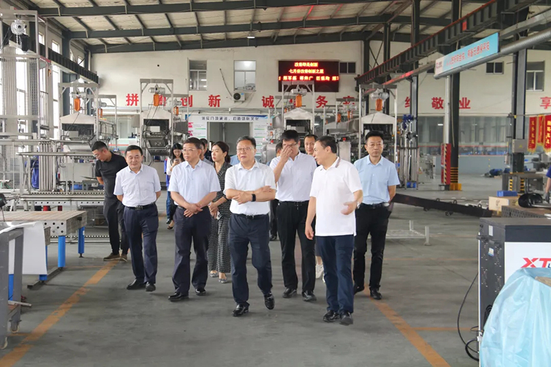 青島市政協(xié)副主席薄濤一行十余人蒞臨銳智智能考察調(diào)研 青島市政協(xié)副主席薄濤一行十余人蒞臨銳智智能考察調(diào)研